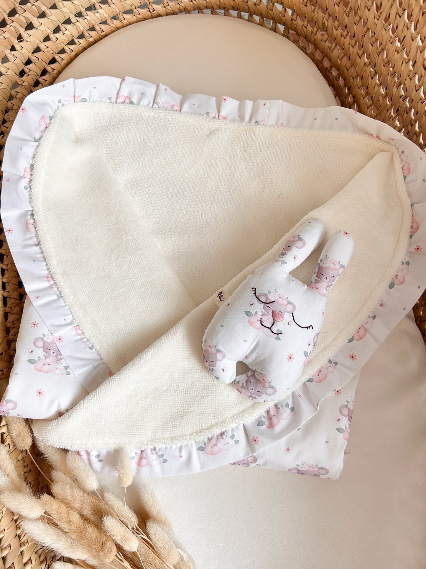 Jucărie senzorială bebeluș – Iepurașul „Șoricuța visătoare " handmade